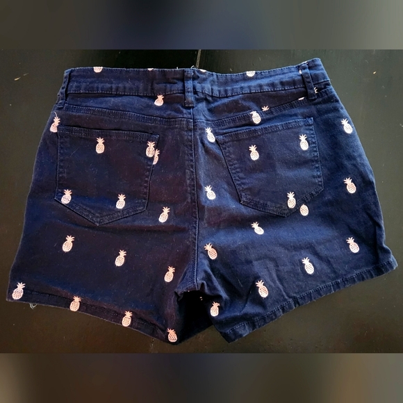 Crown & Ivy Pink Pineapple Shorts - Picture 7 of 9